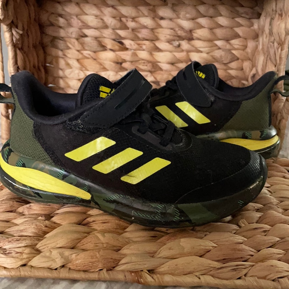 Boys sneakers